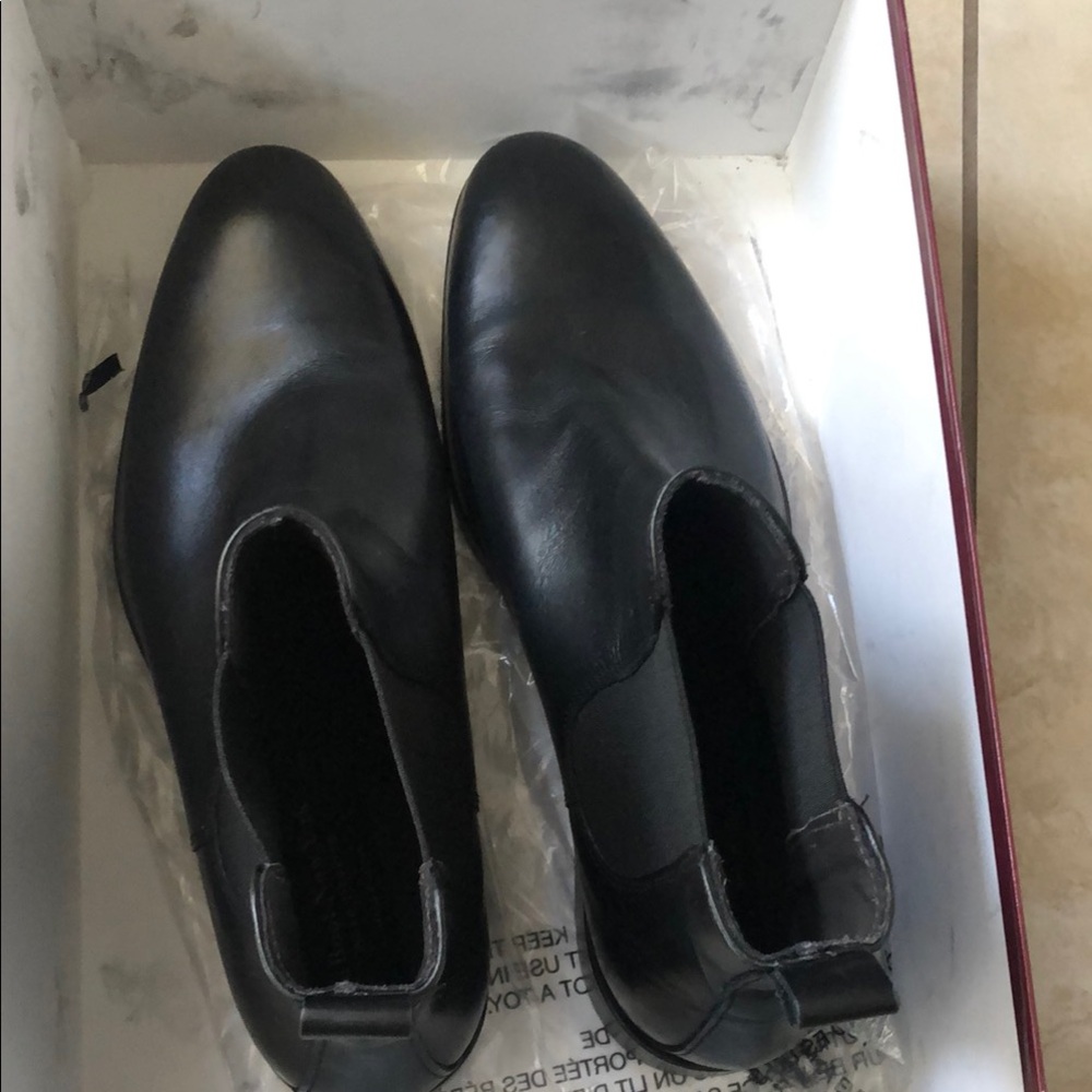 Black Boots with Smooth Leather Upper and Slip-On Design